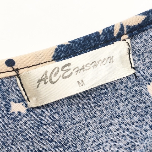 ACE Fashion blue/tan floral top - Picture 3 of 4